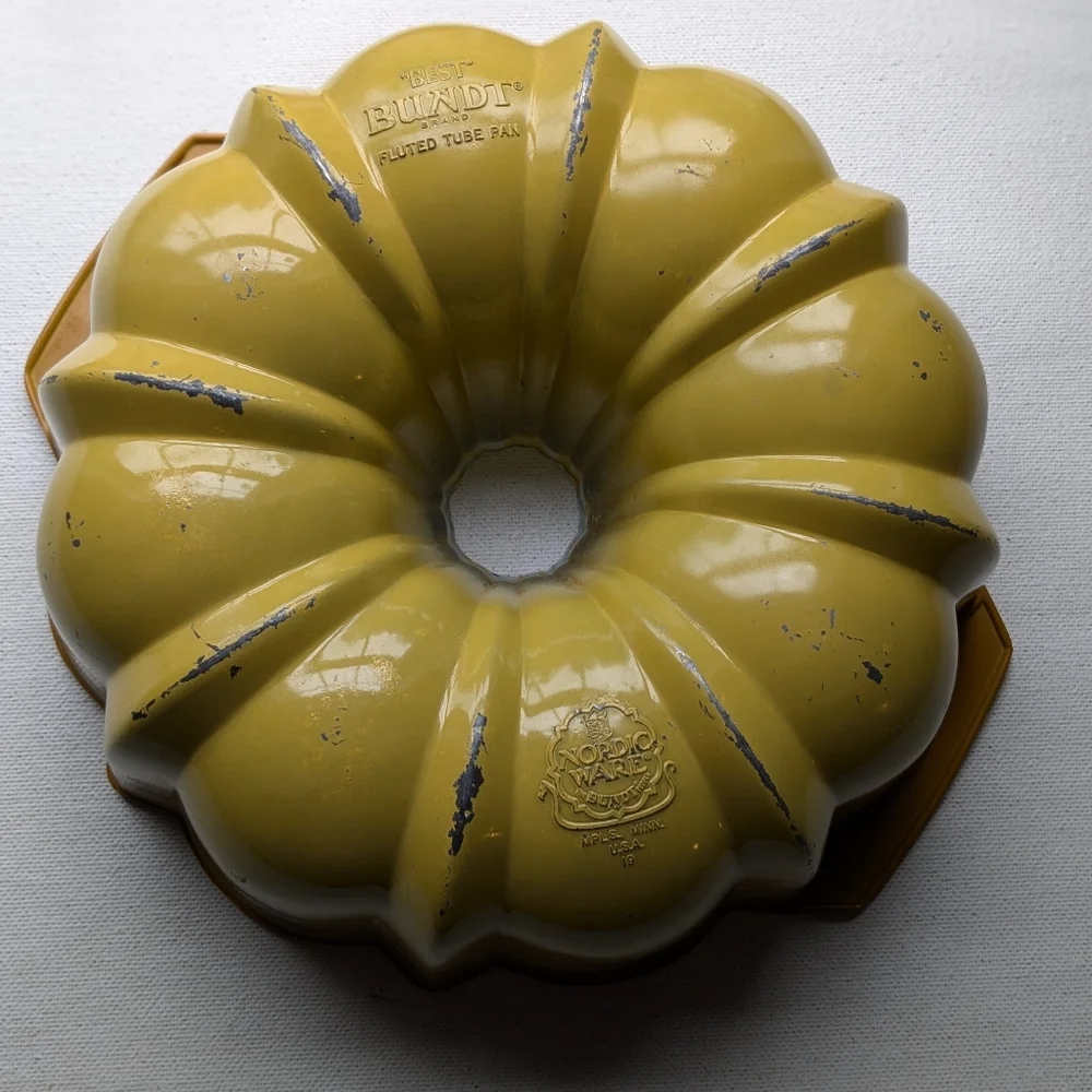 Vintage Nortic Ware Yellow Bundt Cake Pan NWOT Retro Heavy 10